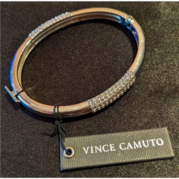Vince Camuto Jewelry - NWT VINCE CAMUTO CLEAR SIZE CRYSTAL LOCKING BANGLE BRACELET SILVER TONE